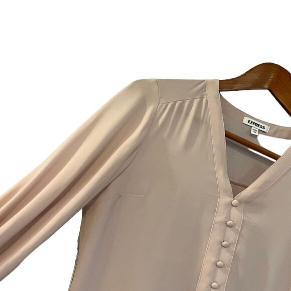 3 for $30! Express pink chiffon blouse - Picture 9 of 9